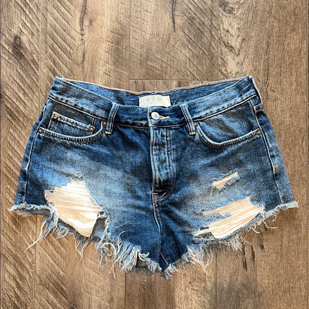 WE THE FREE DISTRESSED DENIM JEANS SIZE 26